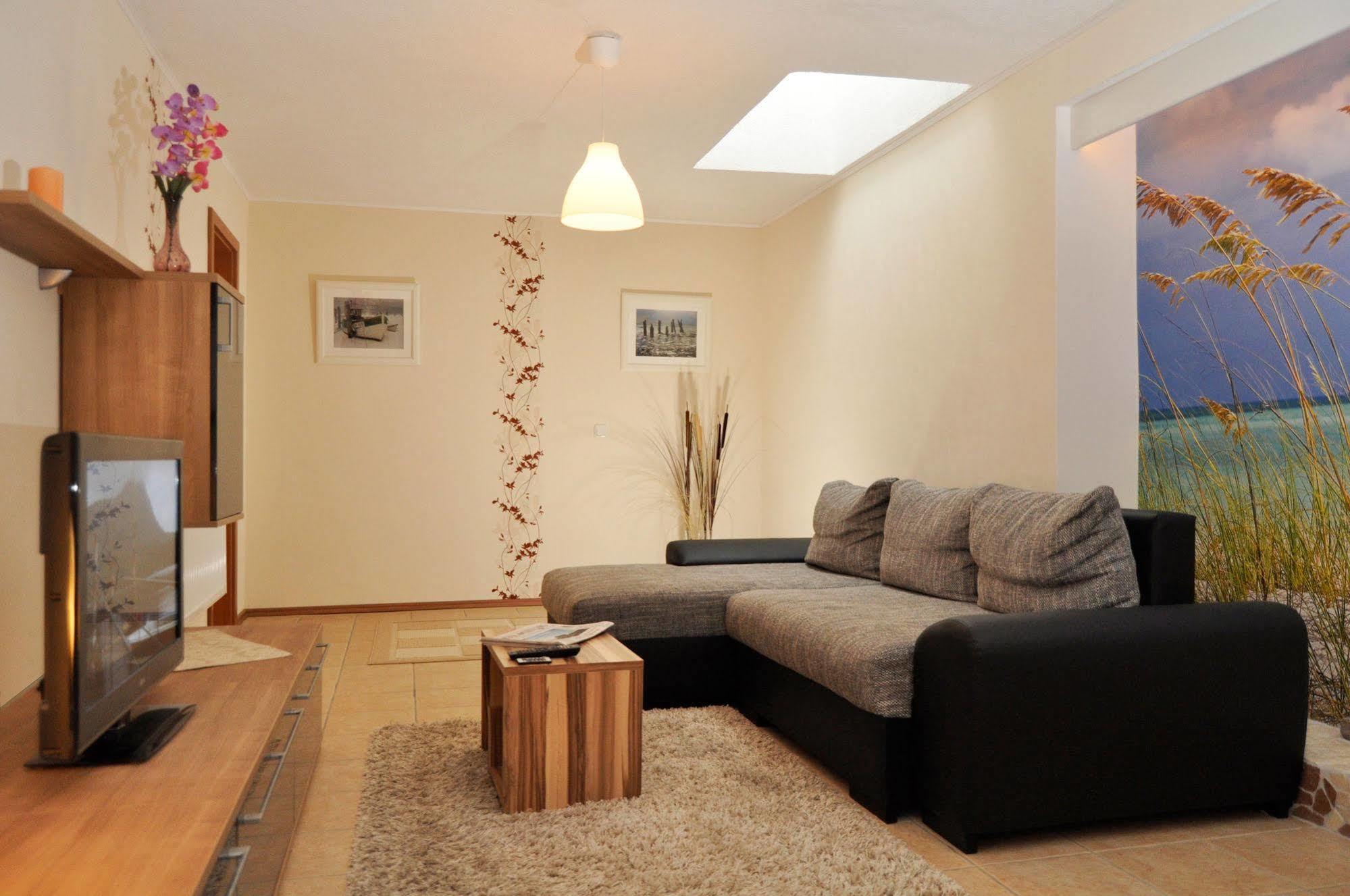 Pension Zum Riedensee Bastorf Exteriör bild