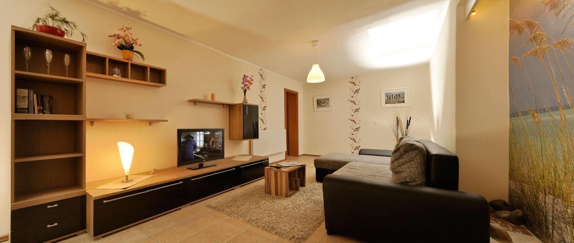 Pension Zum Riedensee Bastorf Exteriör bild