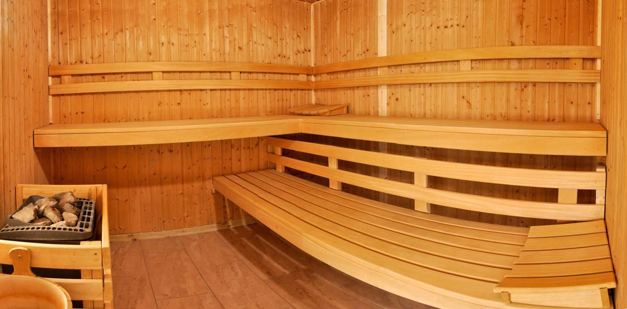 Pension Zum Riedensee Bastorf Exteriör bild